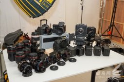 רҵ������ NEC�߶���ʾ������40��Ⱥ�